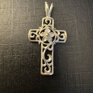 Beautiful 925 sterling silver cross